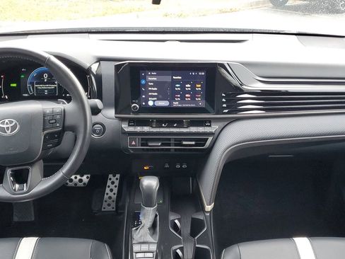 Used 2025 Toyota Camry SE image 26