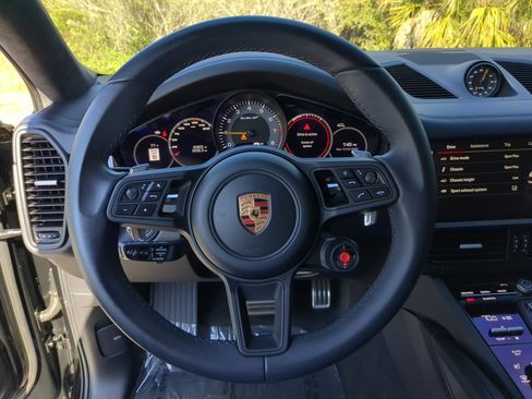 Used 2023 Porsche Cayenne Turbo GT image 32