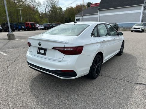 Certified 2023 Volkswagen Jetta SE w/ Panoramic Sunroof Package FWD image 9