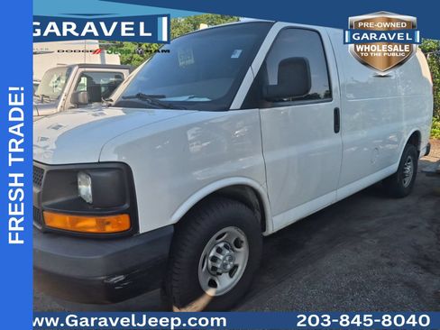 Used 2017 Chevrolet Express 2500 RWD image 2