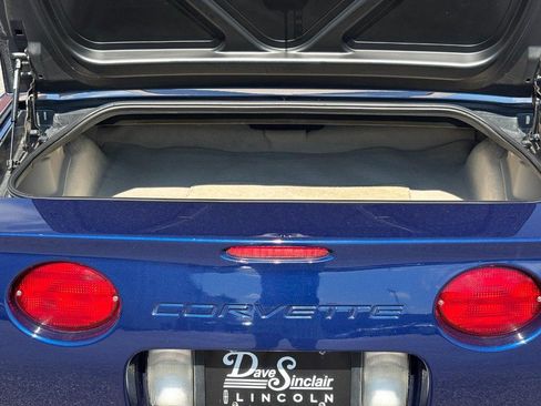 Used 2004 Chevrolet Corvette Convertible w/ Preferred Equipment Group RWD image 9