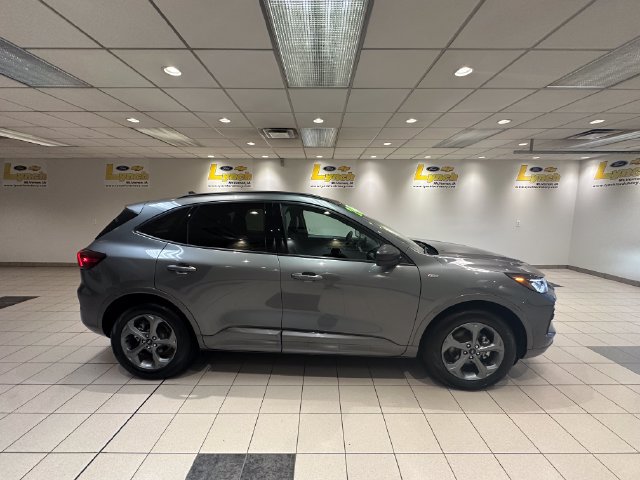 Certified 2024 Ford Escape ST-Line w/ Tech Pack #1 AWD/4WD image 3