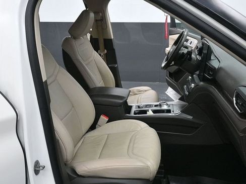 Used 2020 Ford Explorer Platinum w/ Premium Technology Package image 9