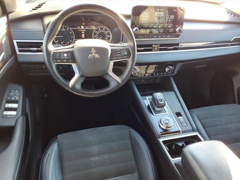 Used 2024 Mitsubishi Outlander AWD image 9