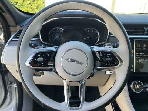 Used 2023 Jaguar F-PACE S image 15