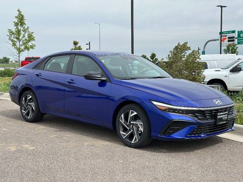 New 2025 Hyundai Elantra Sport image 3