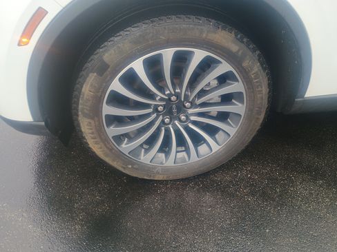 Used 2023 Lincoln Aviator Reserve image 4