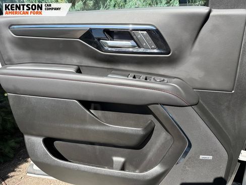 Used 2025 Chevrolet Suburban RST w/ RST Capability Package AWD/4WD image 18