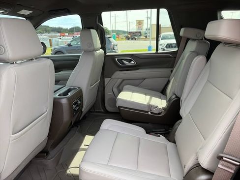 Used 2023 Chevrolet Tahoe Z71 w/ Z71 Off-Road Package AWD/4WD image 15