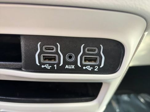 Used 2024 Chrysler Pacifica Touring-L FWD image 59