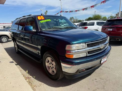 Used 2005 Chevrolet Suburban LT w/ Preferred Equipment Group RWD image 2