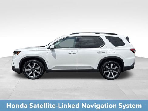 Used 2025 Honda Pilot Touring image 3