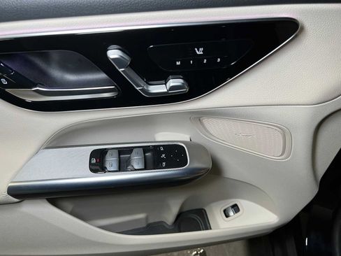 Used 2025 Mercedes-Benz GLC 300 4MATIC image 22