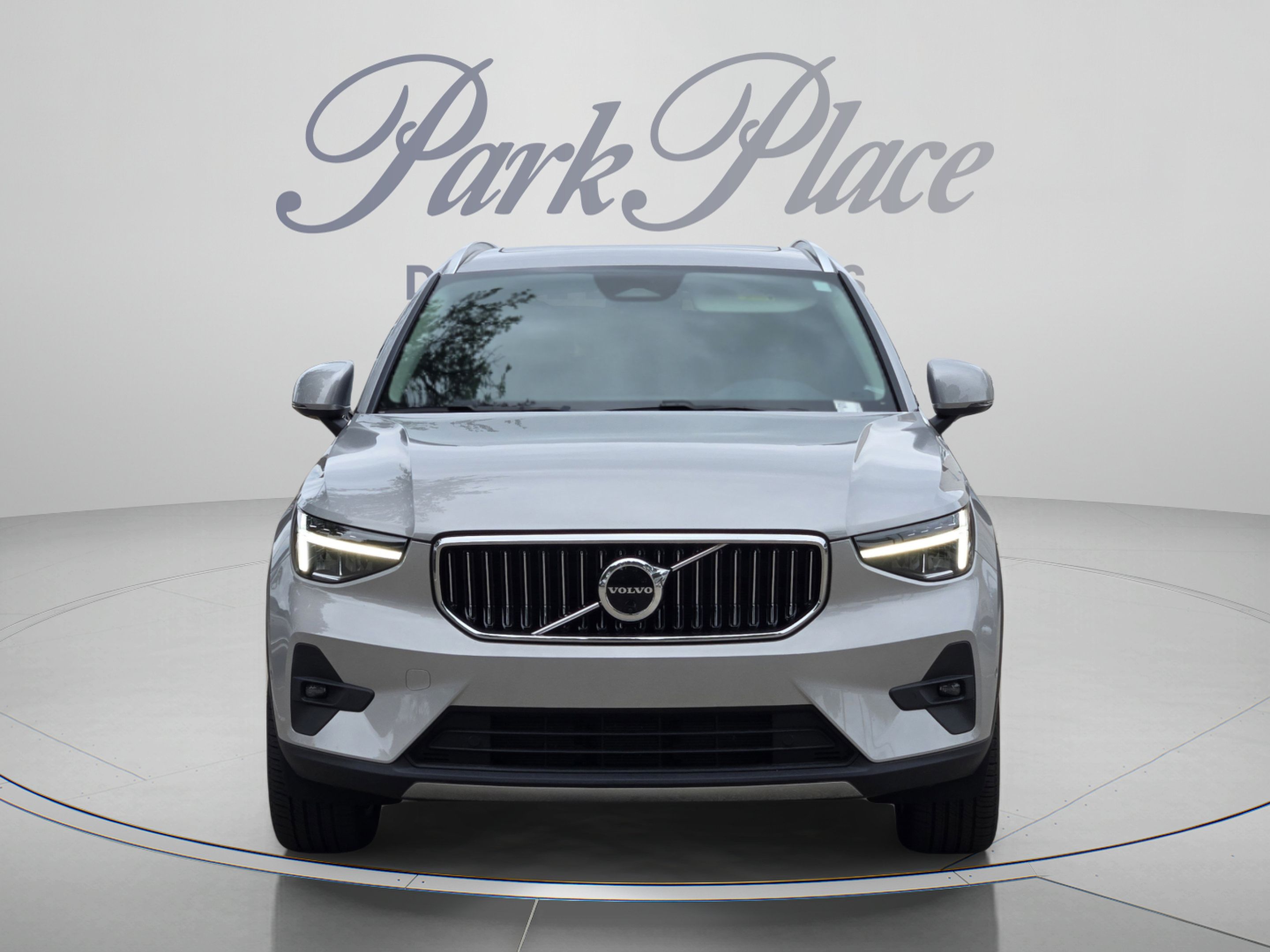 Used 2023 Volvo XC40 B5 Plus w/ Protection Package Premier AWD/4WD image 9