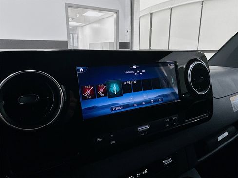 Used 2025 Mercedes-Benz Sprinter 2500 image 20