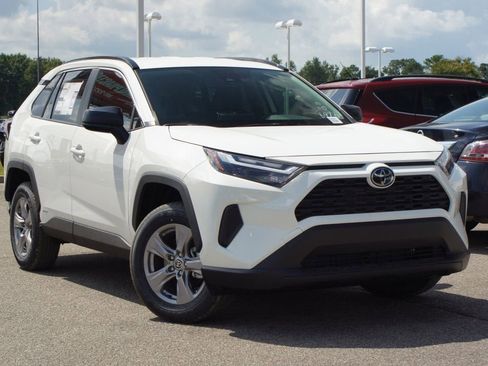 Used 2025 Toyota RAV4 LE AWD/4WD image 20