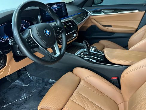 Used 2023 BMW 530e w/ Convenience Package RWD image 4