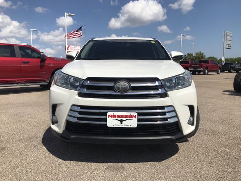 Used 2018 Toyota Highlander Limited image 2
