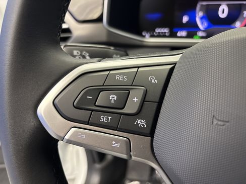 New 2026 Volkswagen Taos SE image 15