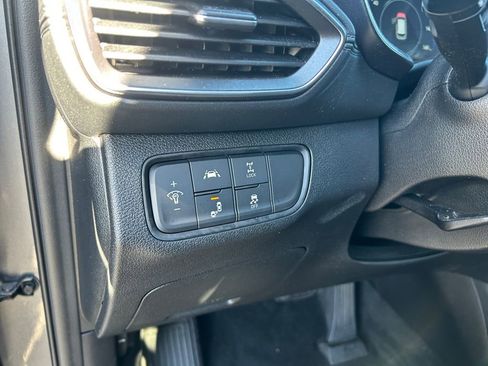 Used 2019 Hyundai Santa Fe SEL image 21