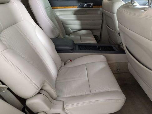 Used 2010 Lincoln MKT 2WD image 28