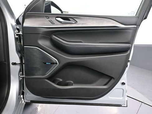 Used 2022 Jeep Grand Cherokee L Overland w/ Advanced Protech Group III image 56