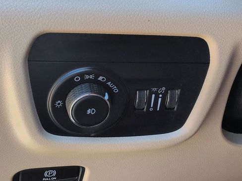 Used 2023 Jeep Grand Cherokee Limited w/ Luxury Tech Group II image 29