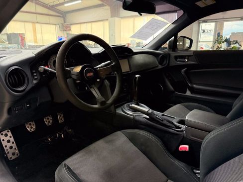 Used 2017 Toyota 86 RWD image 14