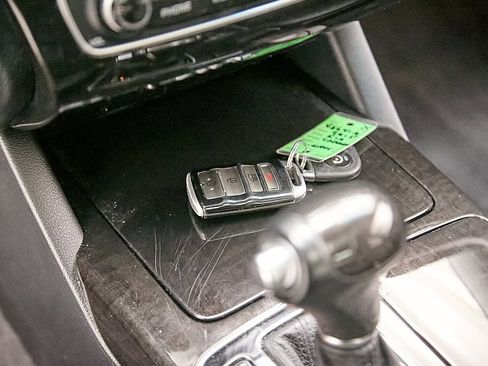 Used 2015 Kia Cadenza Premium w/ Technology Package image 17