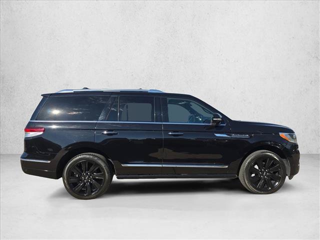 Used 2024 Lincoln Navigator Reserve AWD/4WD image 4
