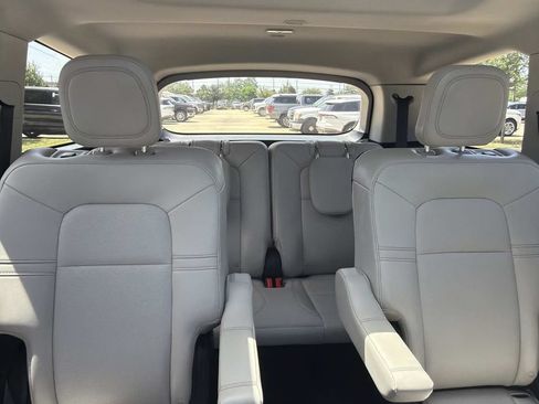 Certified 2025 Lincoln Aviator 2WD image 10