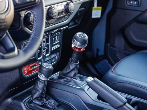 New 2026 Jeep Wrangler Unlimited Rubicon w/ Steel Bumper Group image 24