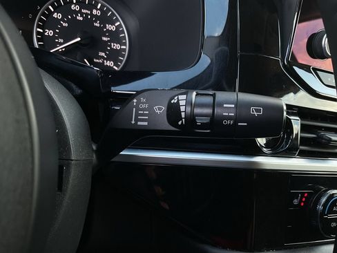 Used 2025 Nissan Pathfinder SV FWD image 33