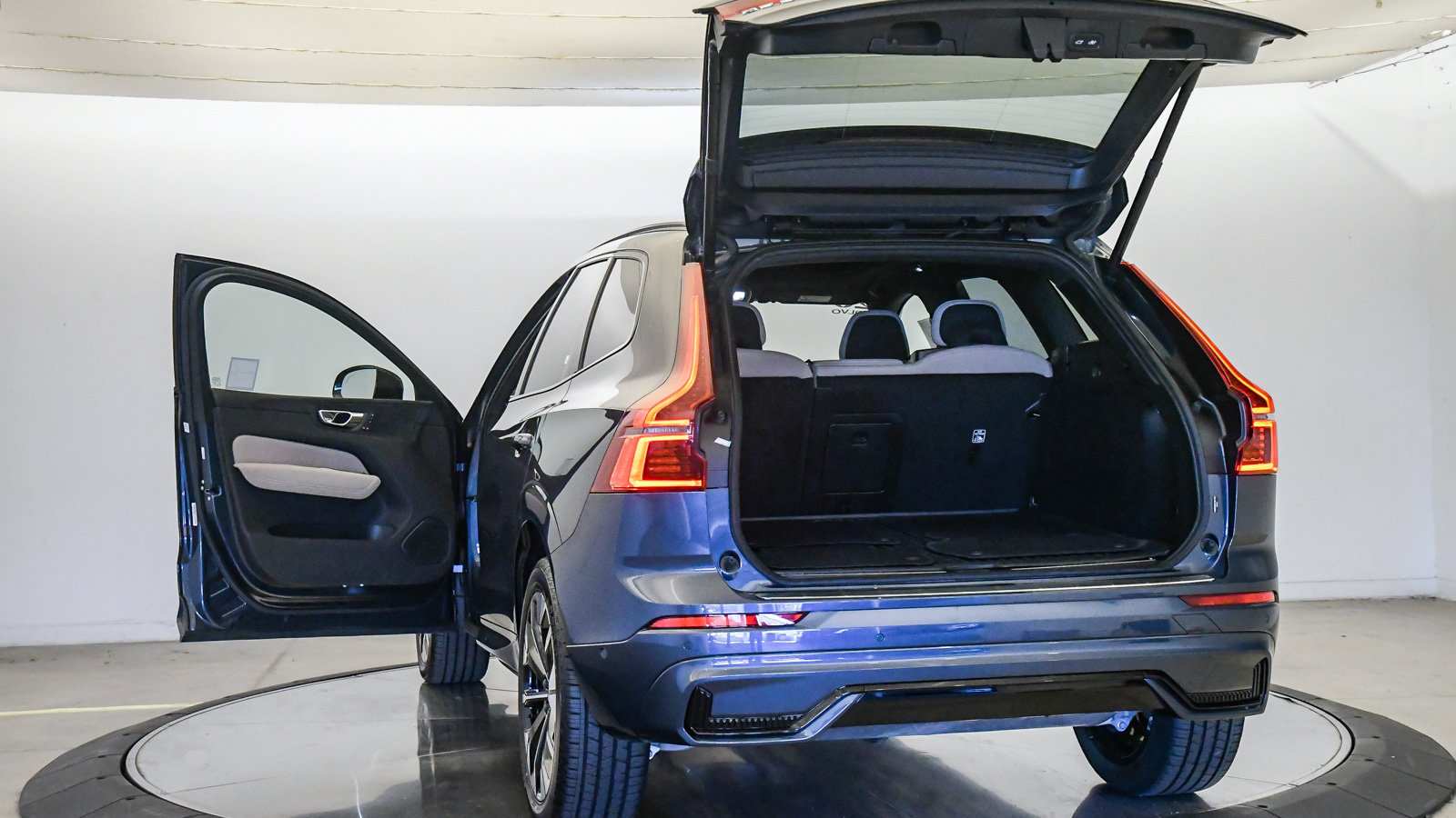 Certified 2026 Volvo XC60 B5 Plus AWD/4WD image 24