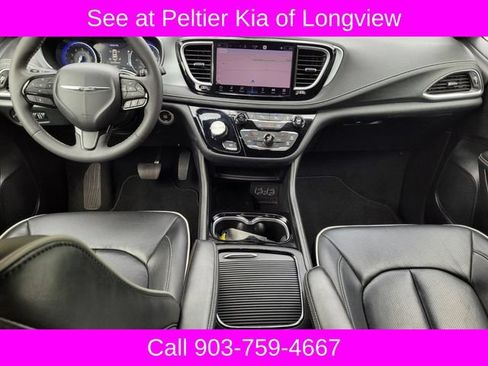 Used 2025 Chrysler Pacifica Limited FWD image 23