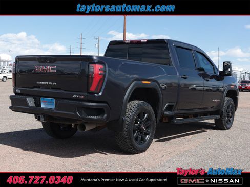Used 2024 GMC Sierra 2500 AT4 w/ Technology Package AWD/4WD image 4