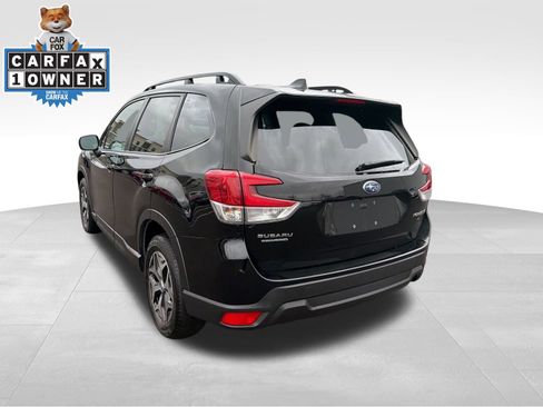 Used 2023 Subaru Forester Premium image 7