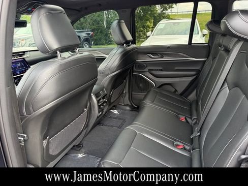 Used 2025 Jeep Grand Cherokee Limited w/ Luxury Tech Group II AWD/4WD image 20