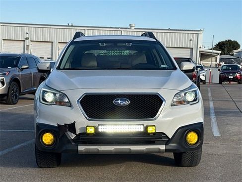 Used 2017 Subaru Outback 2.5i Limited image 3