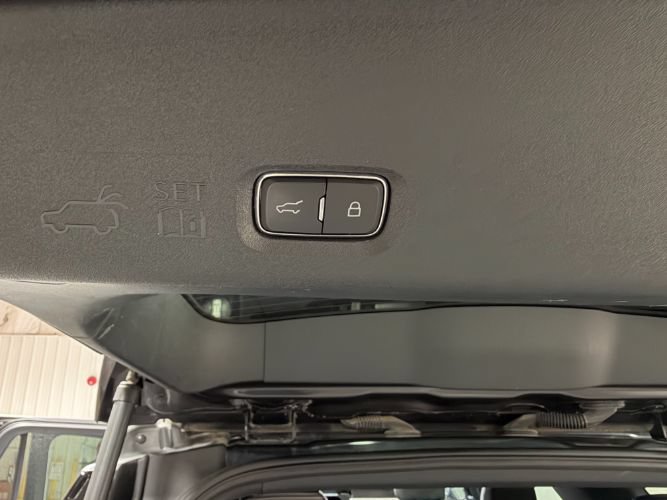 Used 2025 Ford Expedition Platinum w/ Stealth Performance Package AWD/4WD image 31