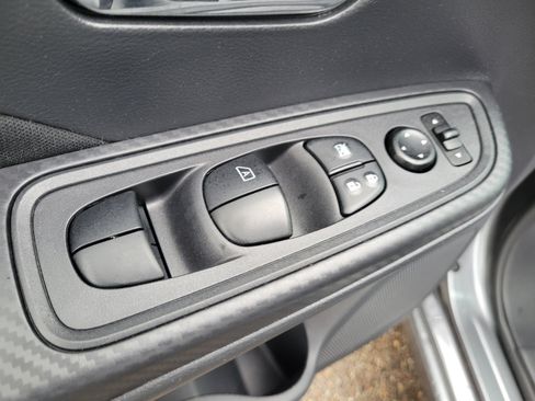 Certified 2021 Nissan Versa SV FWD image 19