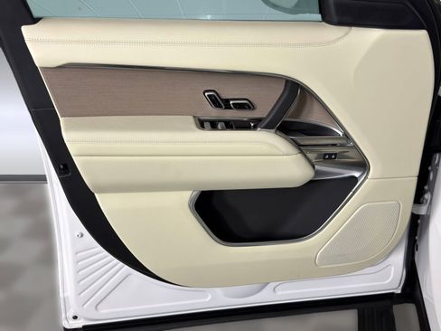 Used 2026 Land Rover Range Rover SE image 11