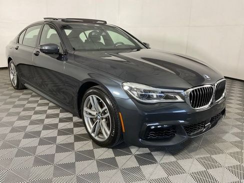 Used 2018 BMW 750i xDrive w/ Autobahn Package AWD/4WD image 3