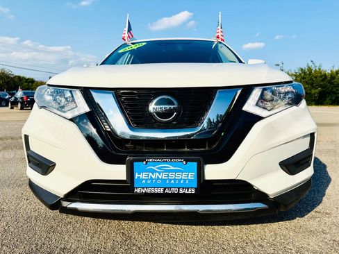 Used 2020 Nissan Rogue SV image 9