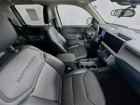 New 2025 Ford Maverick Lariat w/ Black Appearance Package image 29