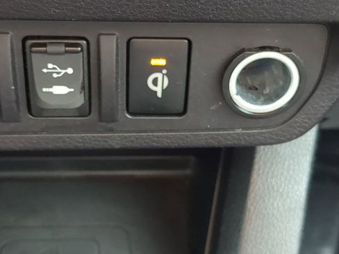 Used 2018 Toyota Tacoma TRD Sport w/ Technology Package image 28