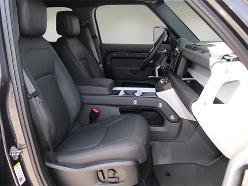 New 2025 Land Rover Defender 110 S image 18