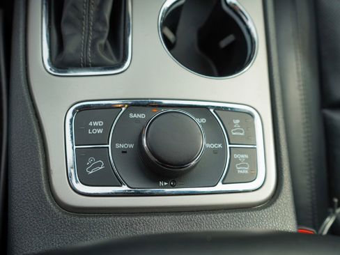 Used 2019 Jeep Grand Cherokee Overland image 14