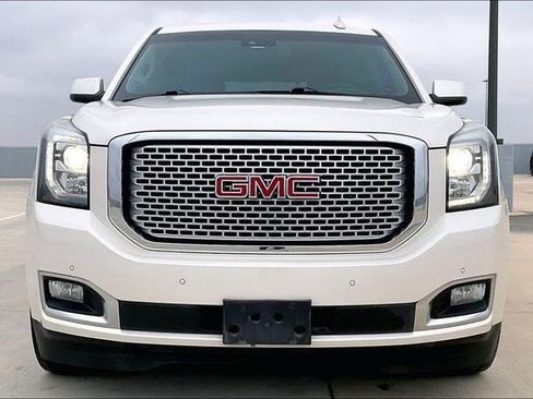 Used 2015 GMC Yukon Denali w/ Premium Package image 2