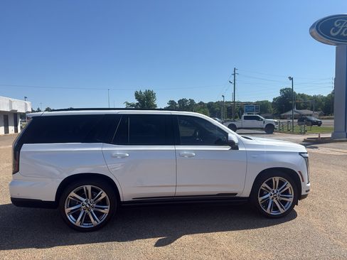 Used 2025 Cadillac Escalade Sport w/ Touring Package AWD/4WD image 6